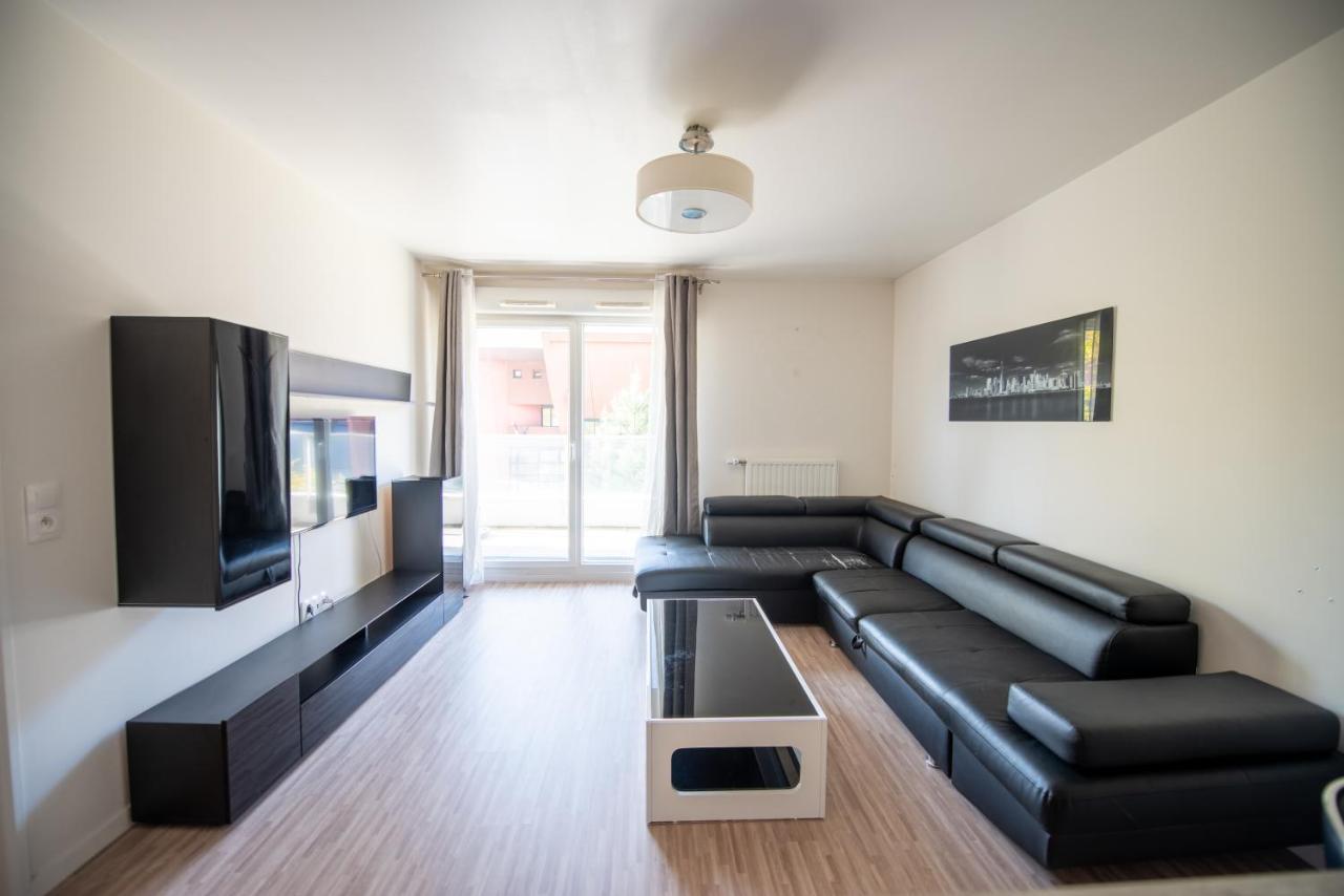 Appartements De 2 Ou 3 Chambres A 40 Minutes De Paris Courcouronnes Екстериор снимка