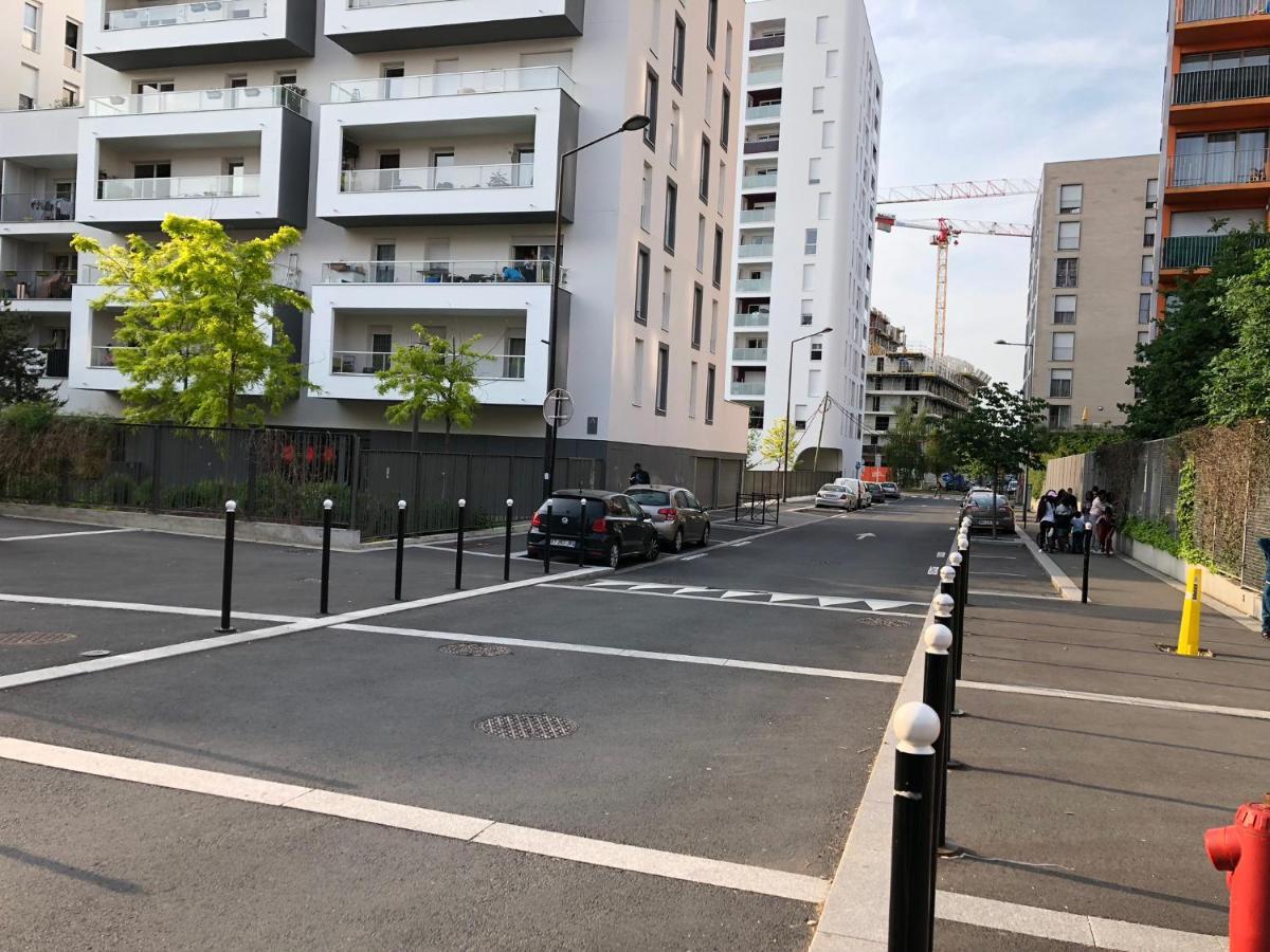 Appartements De 2 Ou 3 Chambres A 40 Minutes De Paris Courcouronnes Екстериор снимка