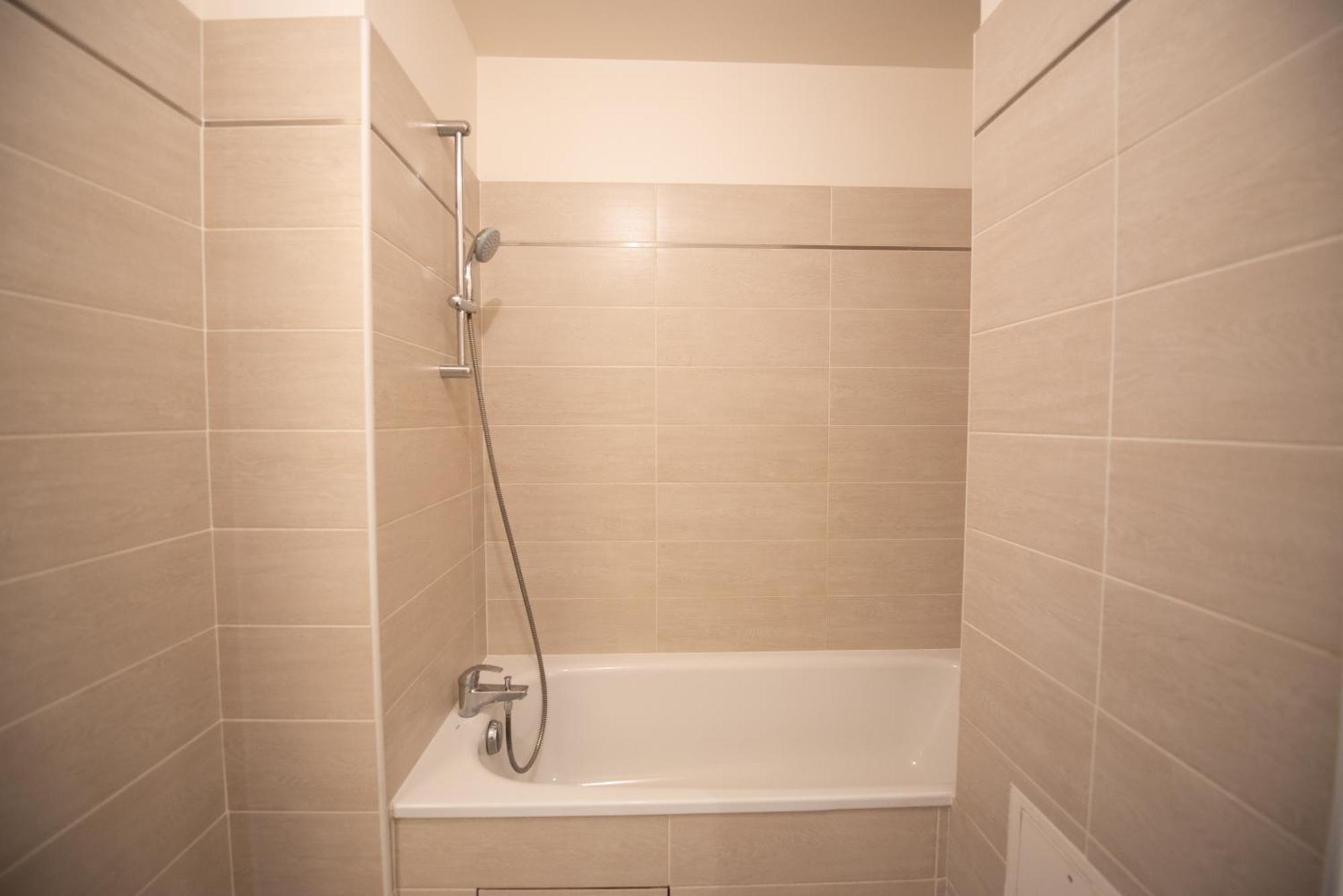 Appartements De 2 Ou 3 Chambres A 40 Minutes De Paris Courcouronnes Стая снимка