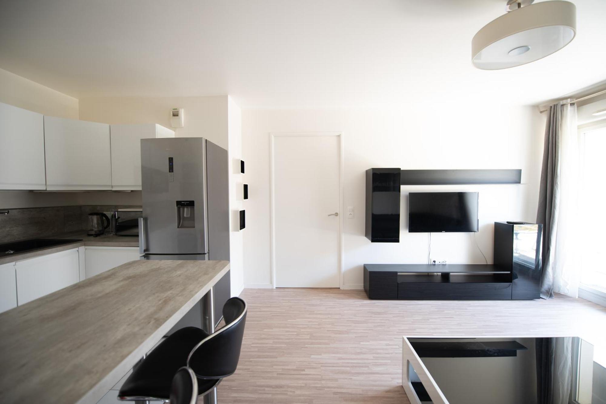 Appartements De 2 Ou 3 Chambres A 40 Minutes De Paris Courcouronnes Стая снимка