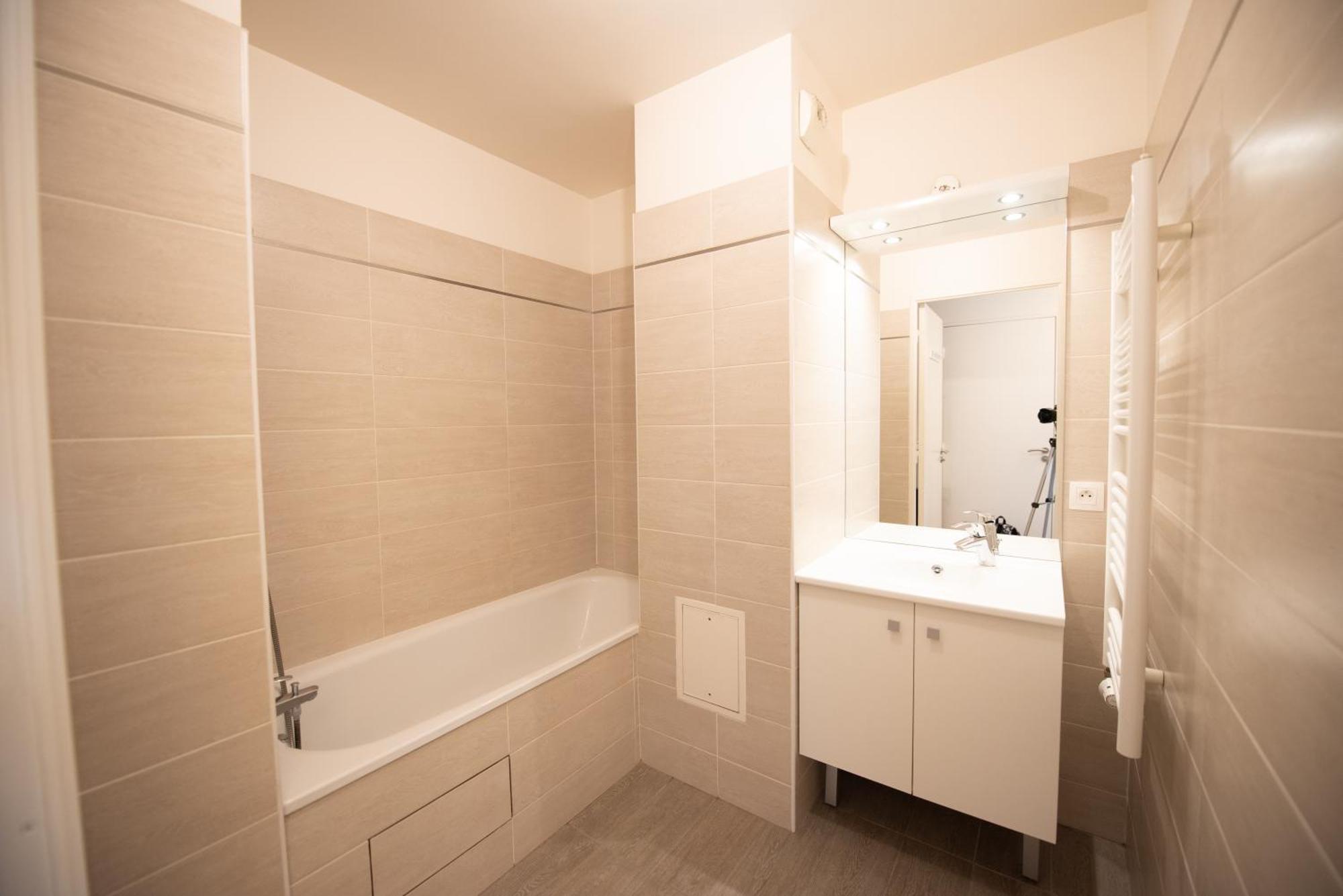Appartements De 2 Ou 3 Chambres A 40 Minutes De Paris Courcouronnes Стая снимка